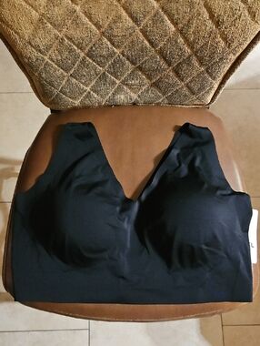 Truekind Everyday Comfort V-Neck Bralette Bra Seamless Full Coverage Padded NWT